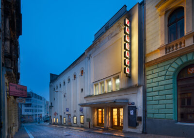 Kino Varšava / Kino Warschau