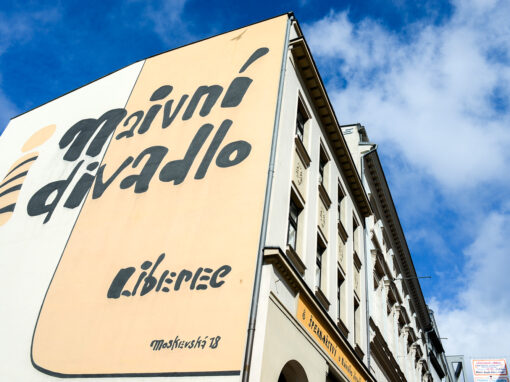 Naivní divadlo / Naives Theater