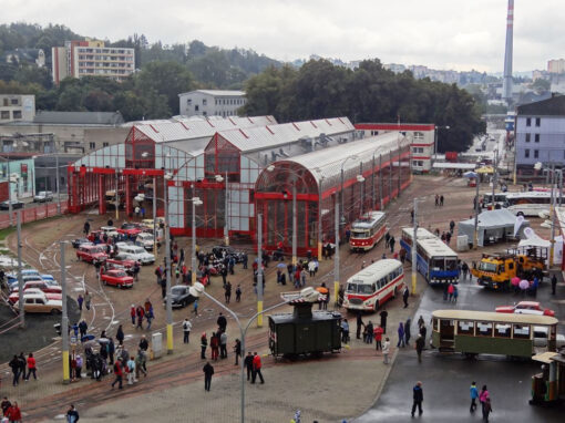 Tramvajové depo a garáže autobusů / Strassenbahndepot und Busgaragen